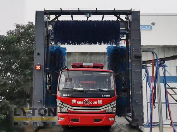 大型通道式巴士洗車機　通道式洗車方式　廣泛應用于各全國各大城市公交系統(tǒng)等